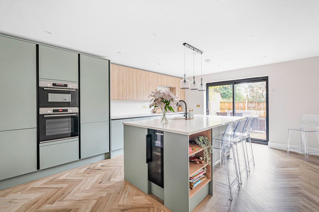 Property photo 2 of 28 4242828