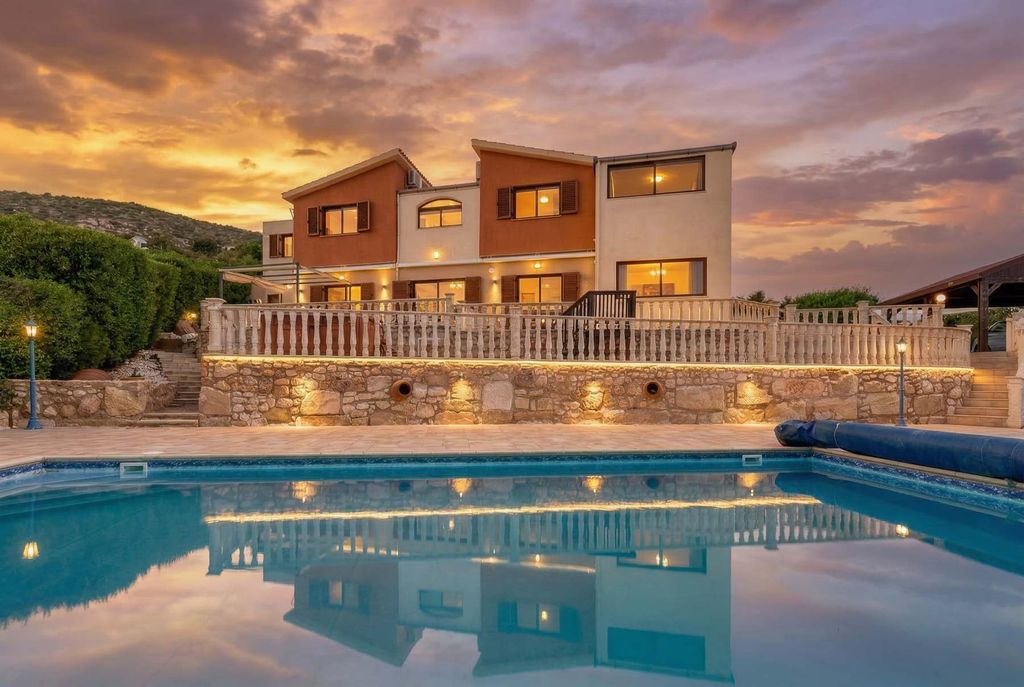 Property photo 2 of 30