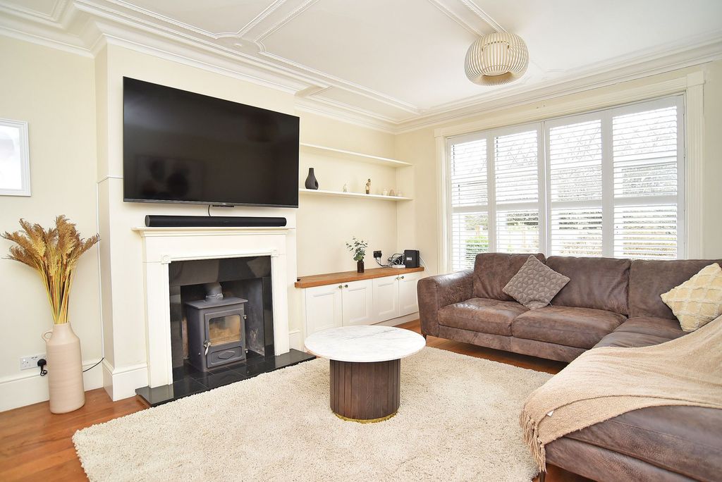 Property photo 3 of 27