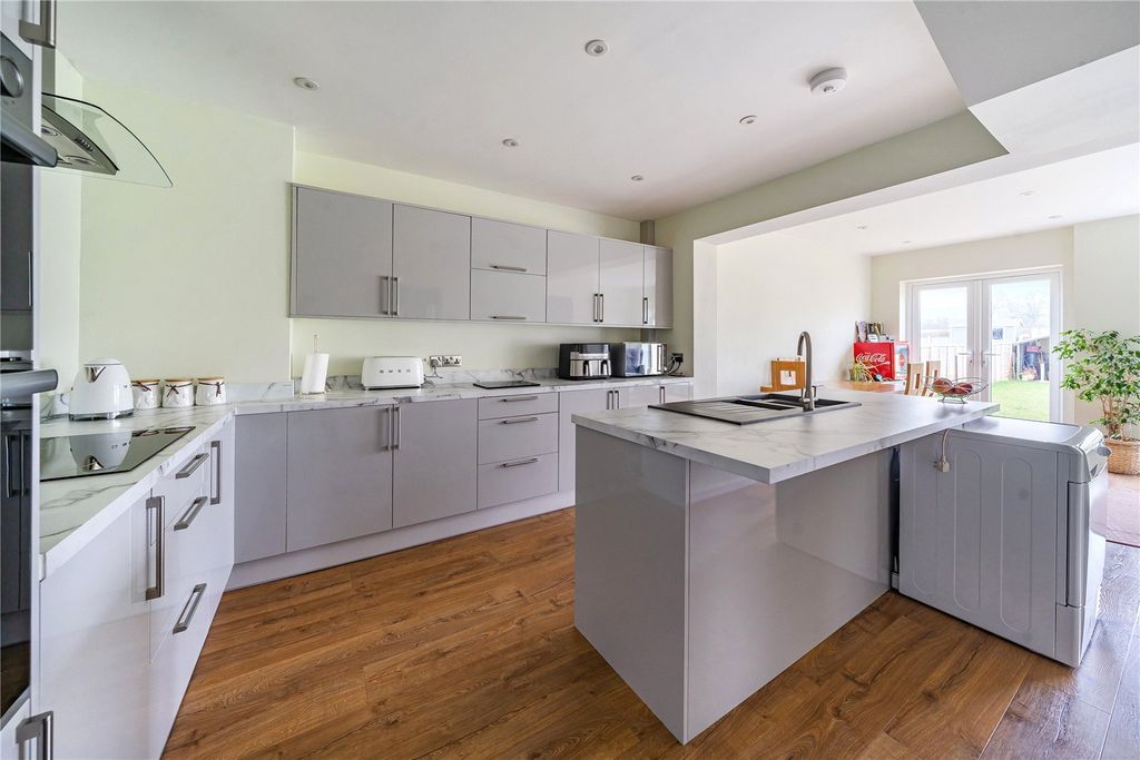 Property photo 2 of 20 Picture No. 30