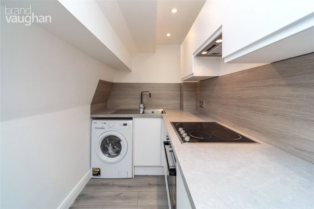 Property photo 3 of 5 Kitchen