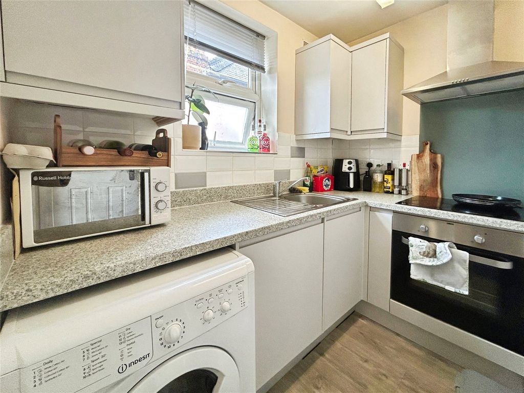 Property photo 2 of 8 Picture No. 15