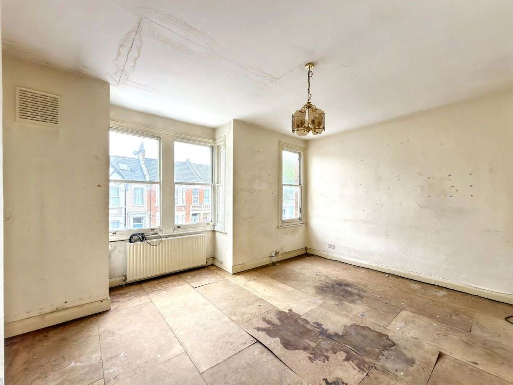Property photo 2 of 8
