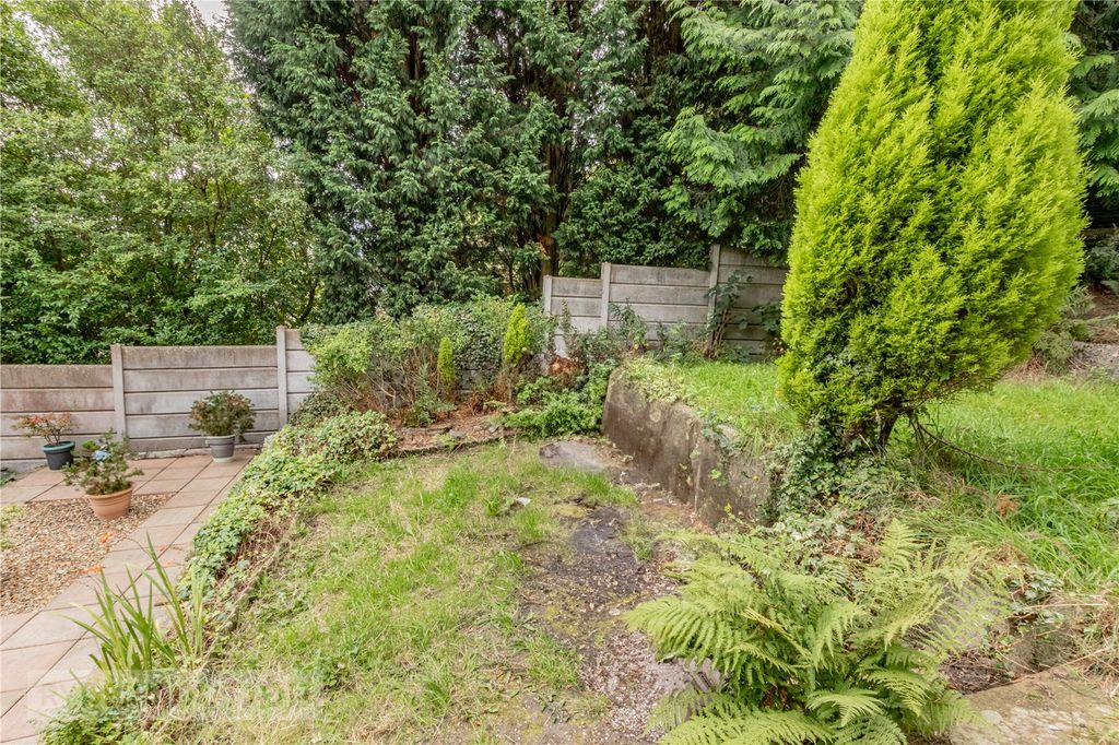 Property photo 3 of 17 Garden Not On Deeds