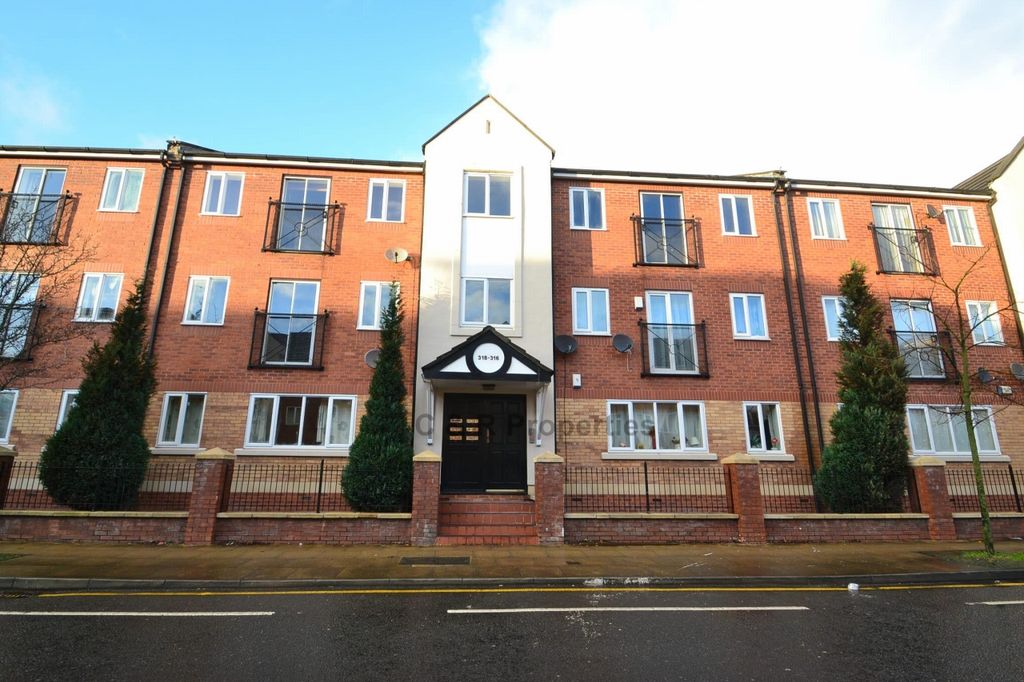 Property photo 1 of 11 2 Bedroom Apartment For Sale