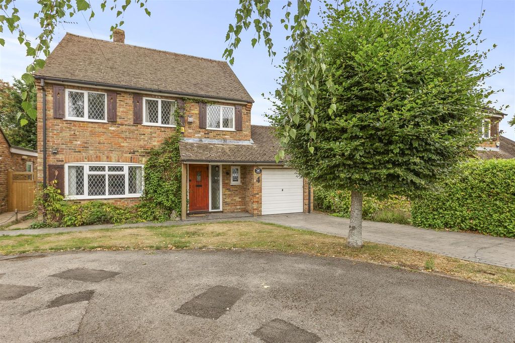 Property photo 1 of 15 4 Grange Road, Hp15 7Qz-15.Jpg