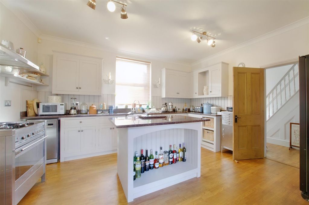Property photo 3 of 34 Dining Kitchen