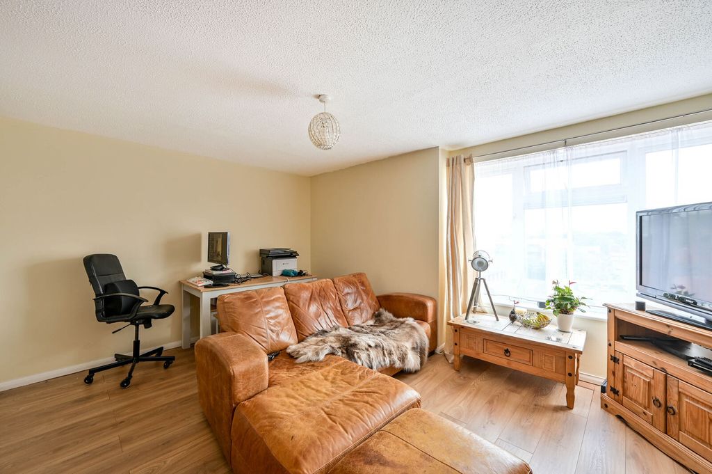 Property photo 2 of 6