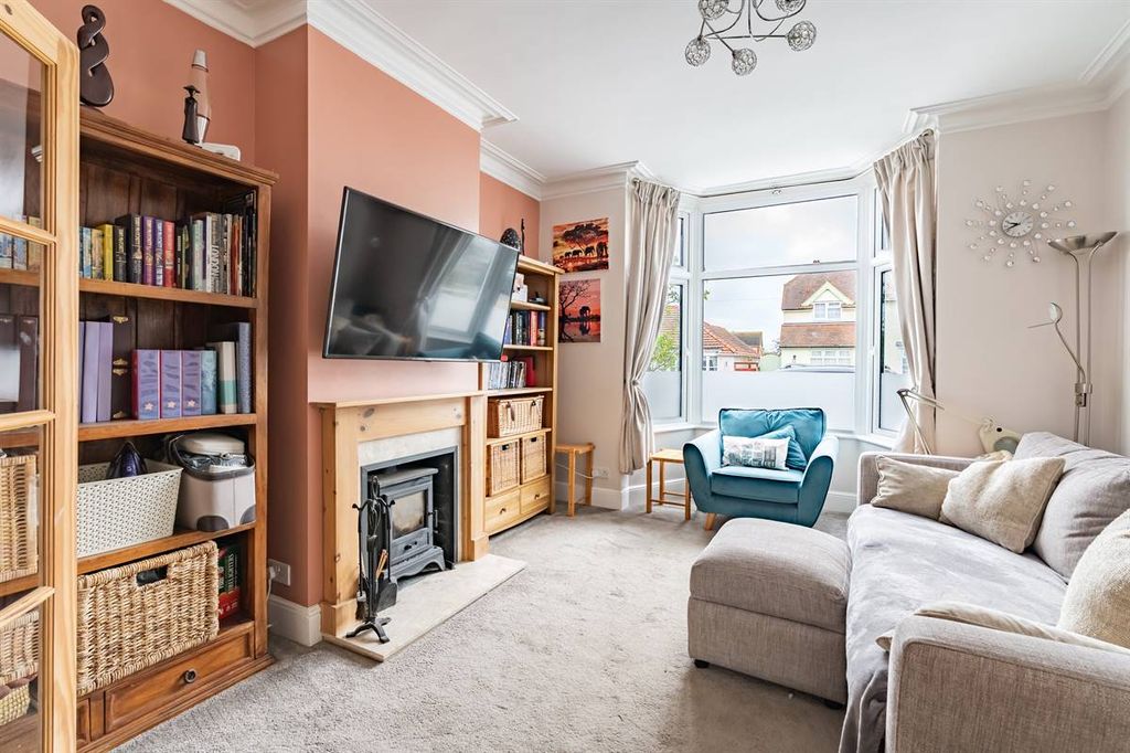 Property photo 3 of 17