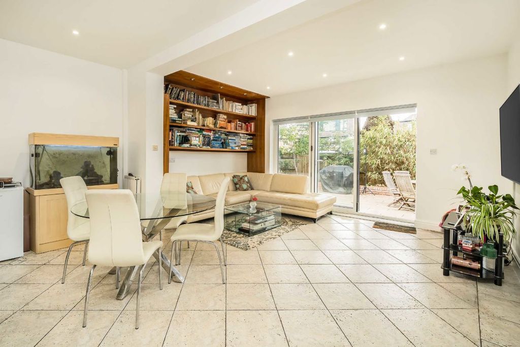 Property photo 2 of 11