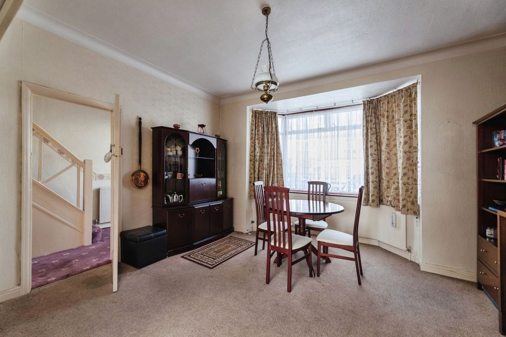 Property photo 3 of 15 Pbox-Img.Jpg