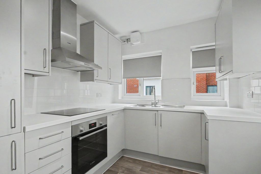 Property photo 3 of 10 3.Kitchen.Jpg