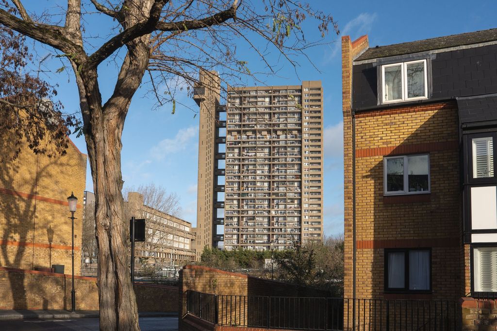 Property photo 3 of 41