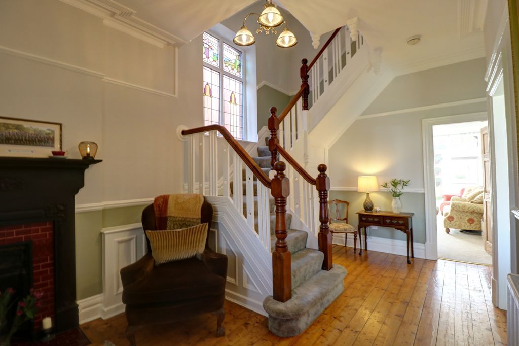 Property photo 2 of 39 Entrance Hallway