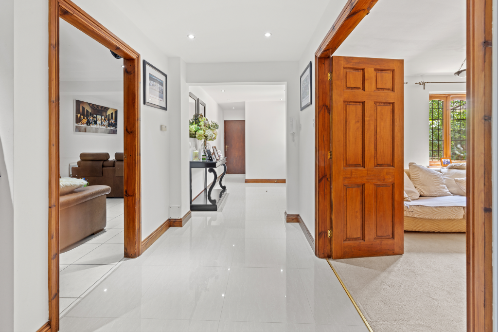 Property photo 2 of 39