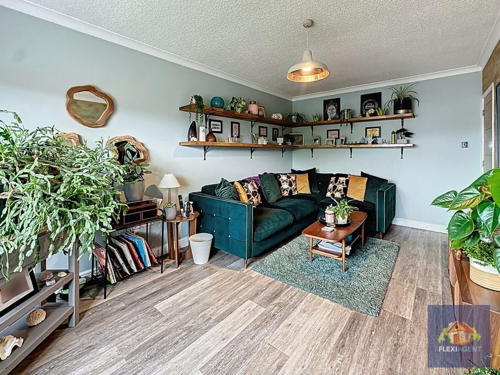 Property photo 2 of 22 4373585