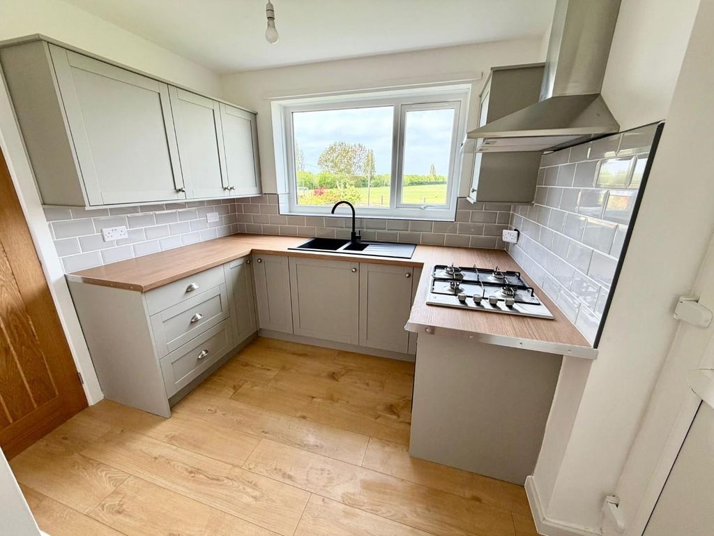 Property photo 2 of 9 Kitchen