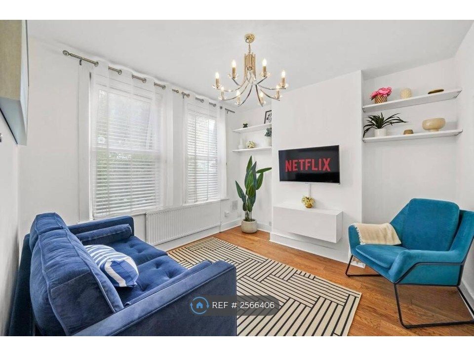 Property photo 1 of 19 Living Room