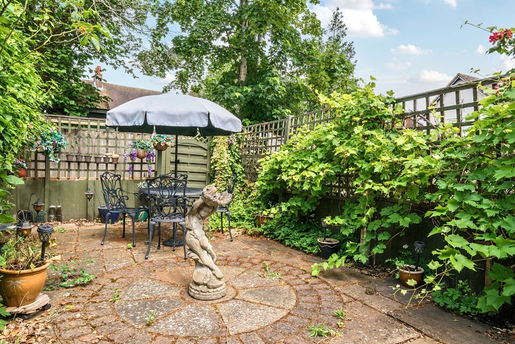 Property photo 3 of 12 Garden