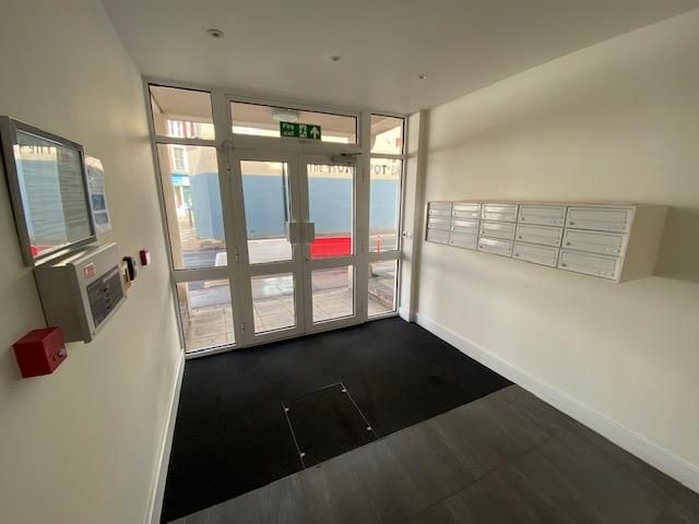 Property photo 2 of 15 Entrance Hall
