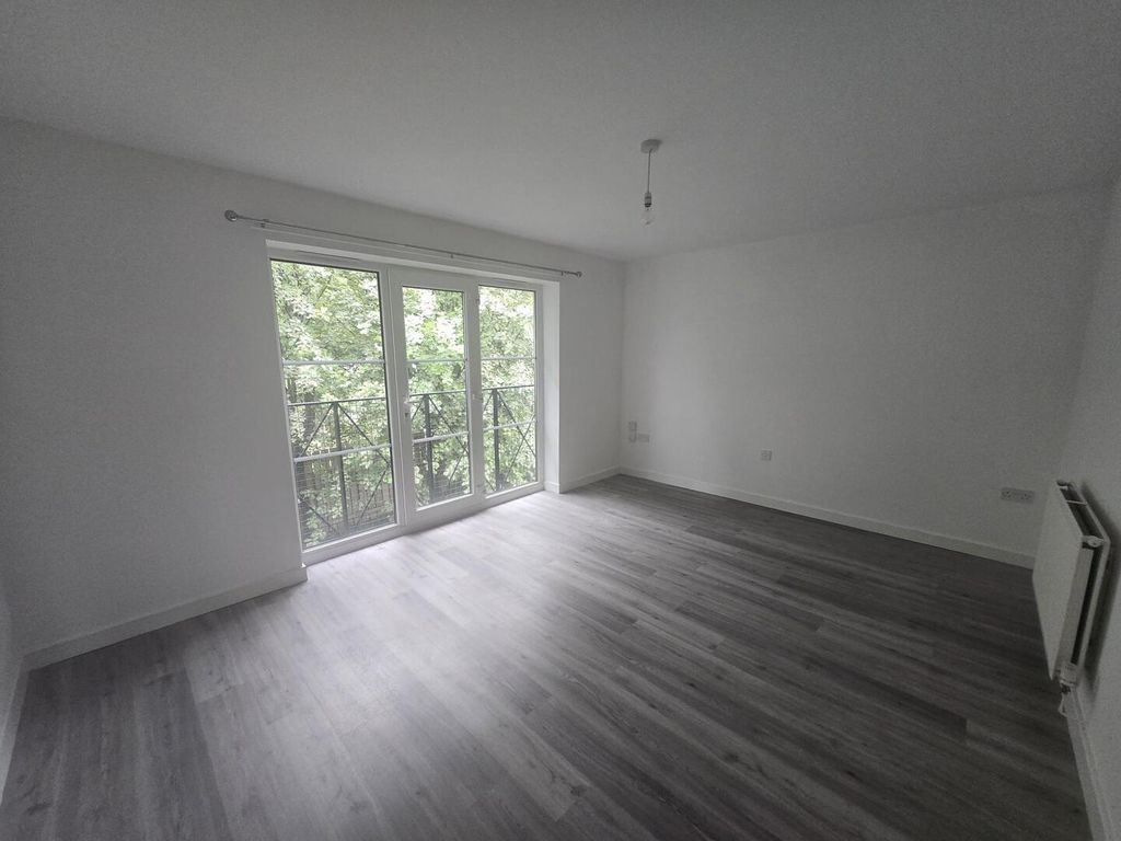 Property photo 1 of 8 Living Room