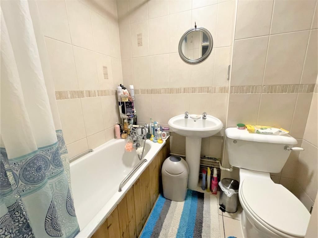 Property photo 2 of 6 Bathroom