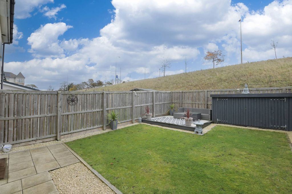 Property photo 3 of 23