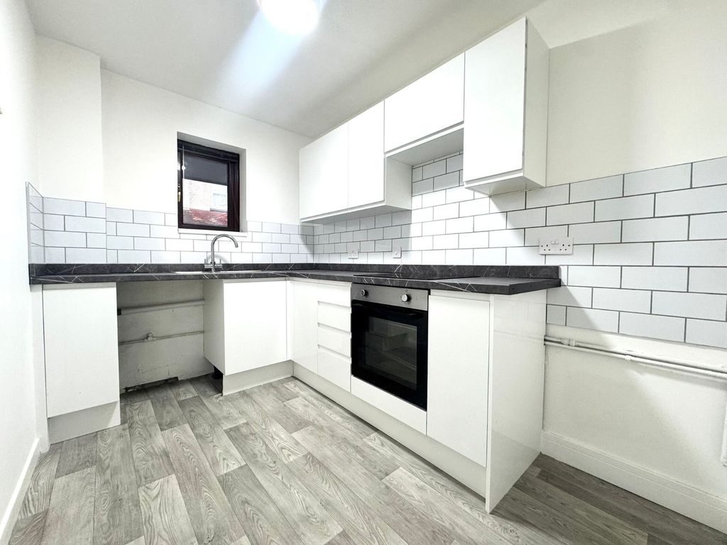 Property photo 2 of 8 Picture No. 22