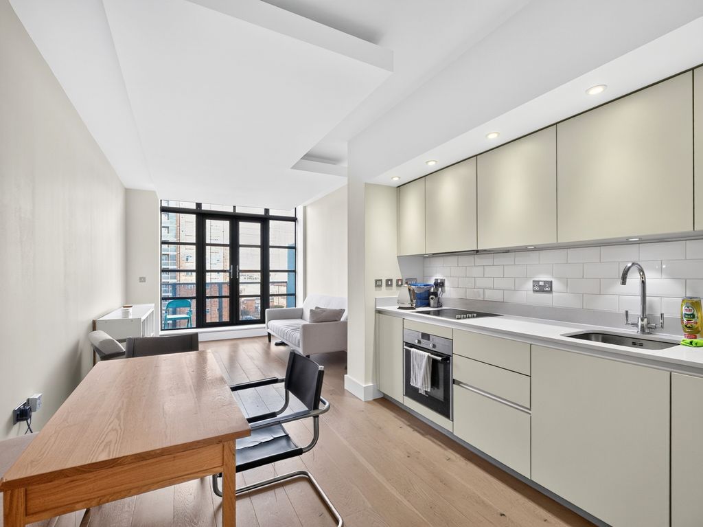 Property photo 1 of 20 Kitchen/Reception