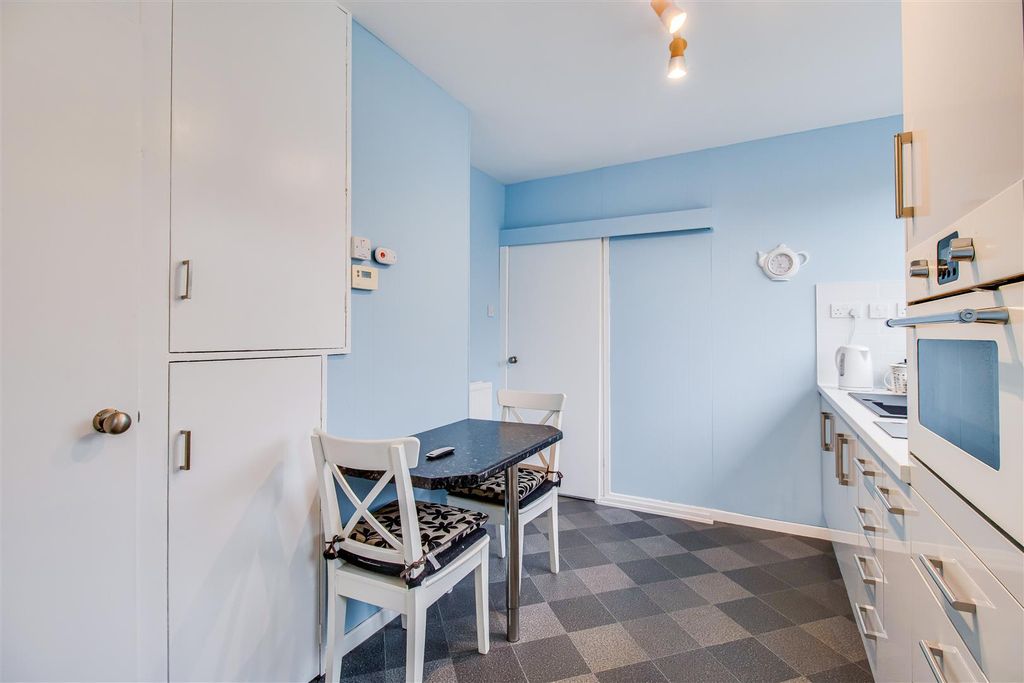 Property photo 3 of 10 Kitchen/Diner