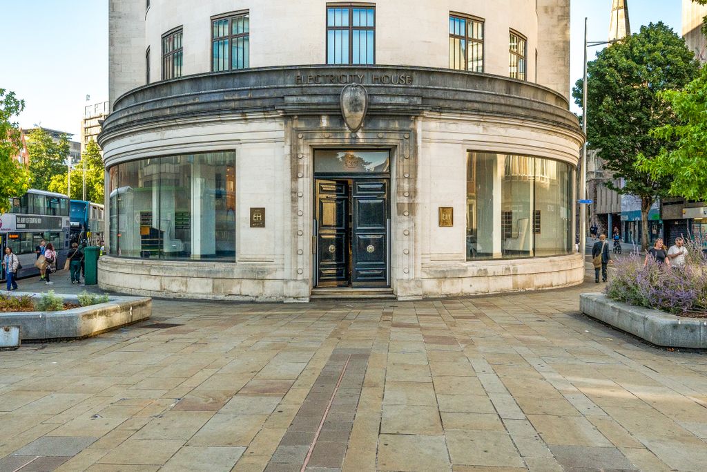 Property photo 3 of 8 Entrance