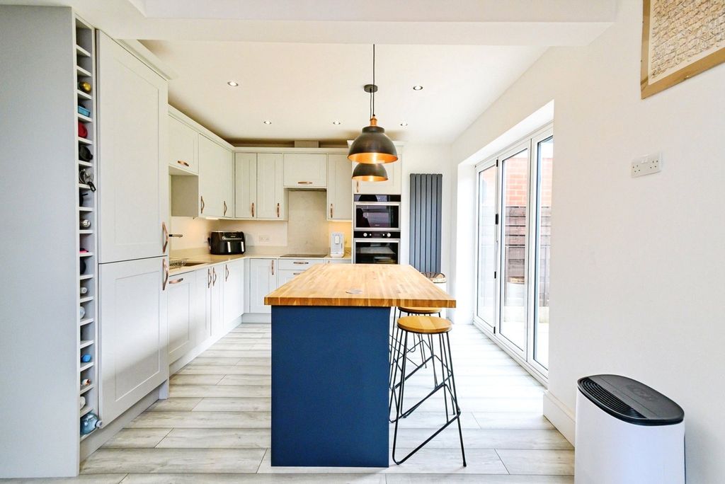 Property photo 2 of 16 Photo