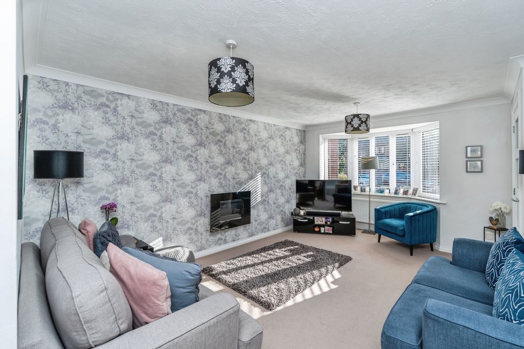 Property photo 3 of 21 Pbox-Img.Jpg