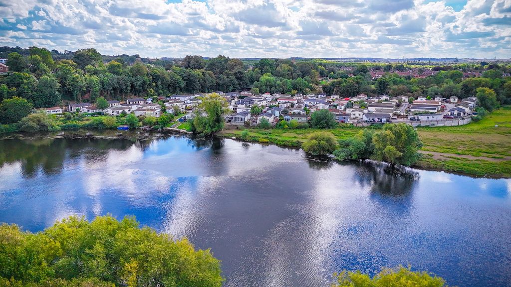 Property photo 2 of 22