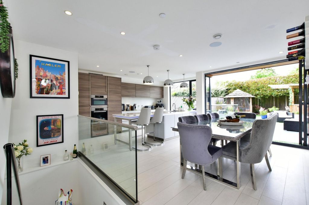 Property photo 3 of 32 Kitchen