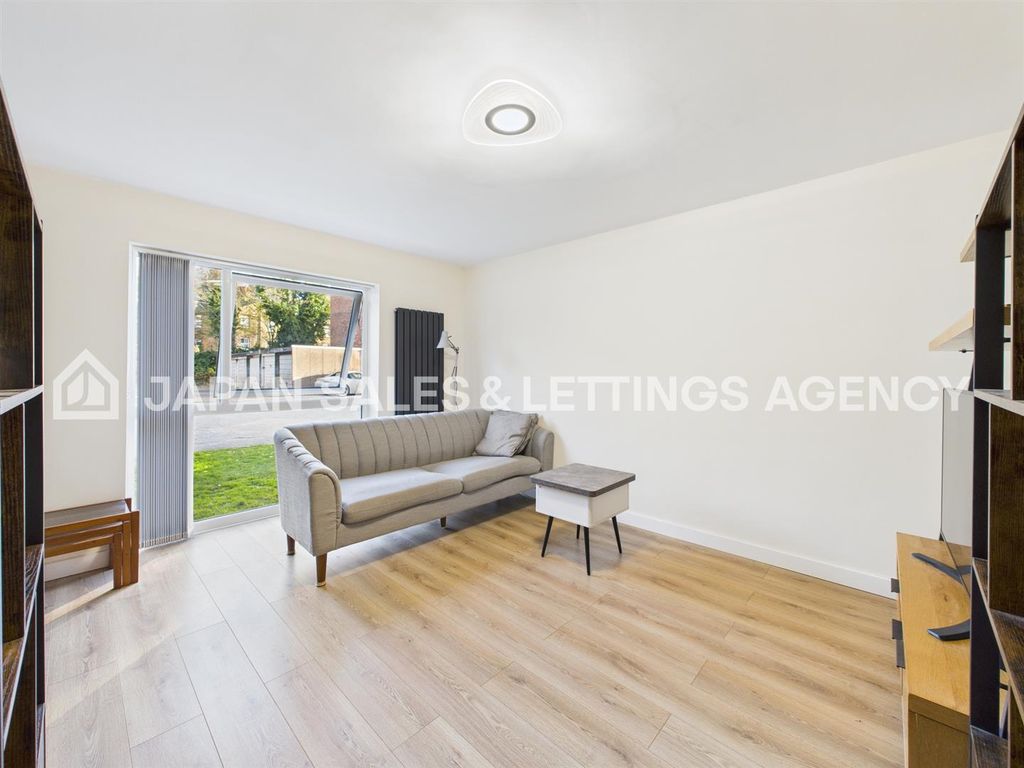 Property photo 2 of 10 Cam04401G0-Pr0096-Still011.Jpg