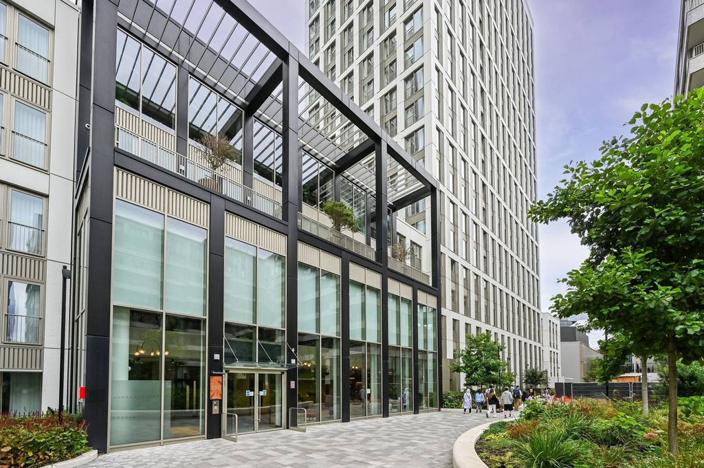 Property photo 2 of 21