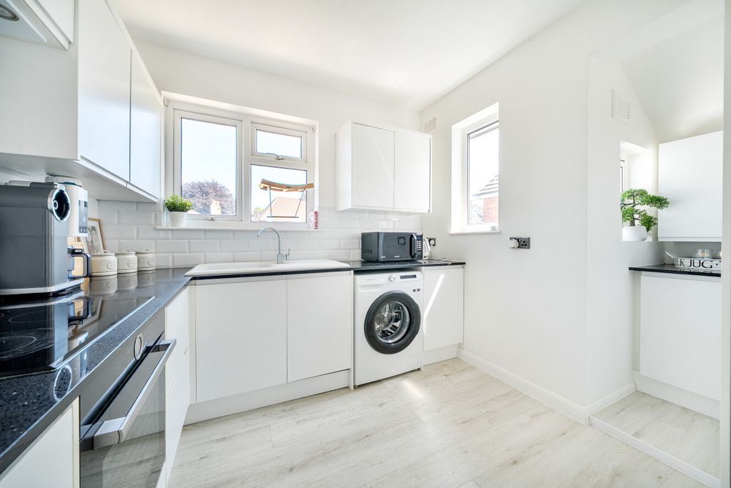 Property photo 2 of 14 1480970-2-6A39530...