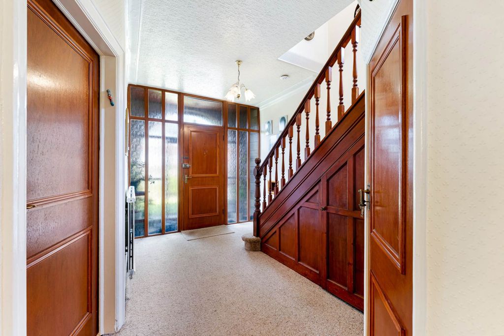 Property photo 3 of 36