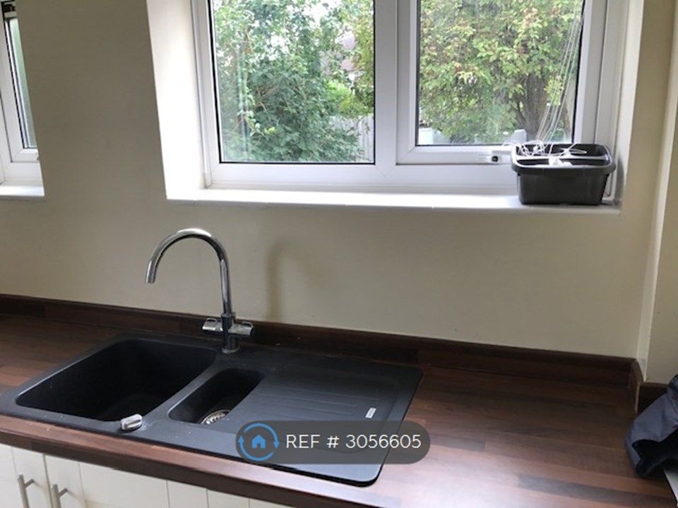 Property photo 3 of 18 Kitchen