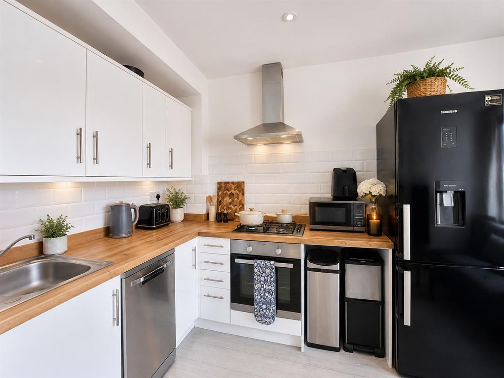 Property photo 1 of 23 107.Png