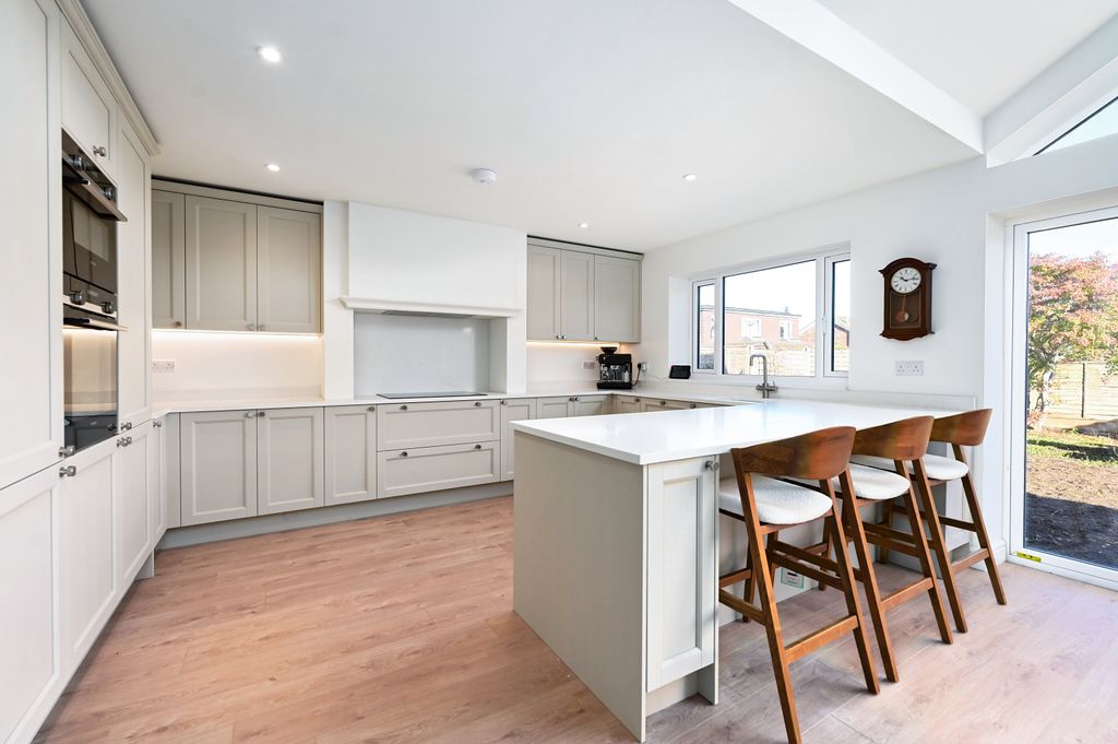 Property photo 3 of 12 18 Rosemary Gardens (8)