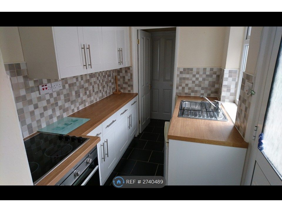 Property photo 2 of 7 Kitchen