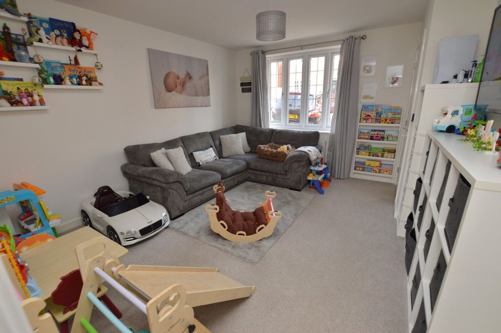 Property photo 3 of 15 Living Room