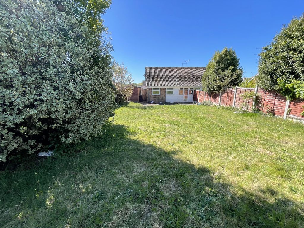 Property photo 2 of 13 Cedar Avenue