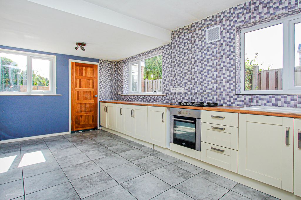 Property photo 2 of 11 Kitchen/Breakfast Room