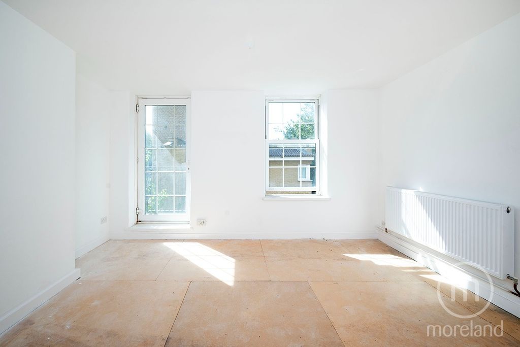 Property photo 2 of 11 4412353