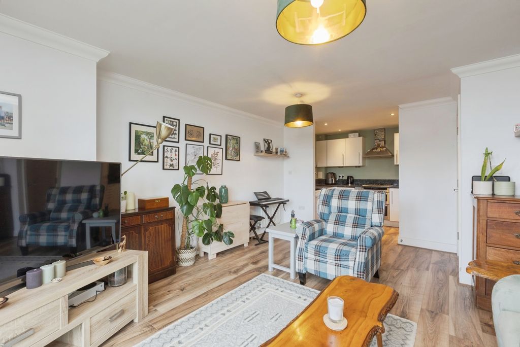 Property photo 3 of 14 Photo