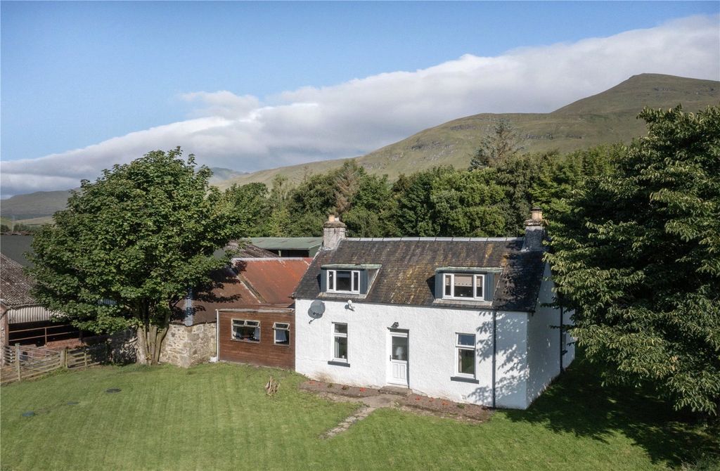 Property photo 2 of 11 Carie Farmhouse