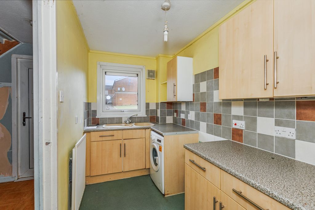 Property photo 3 of 16 14 Brooke Close, Wellingborough, Northamptonshire, Nn8 3Lj